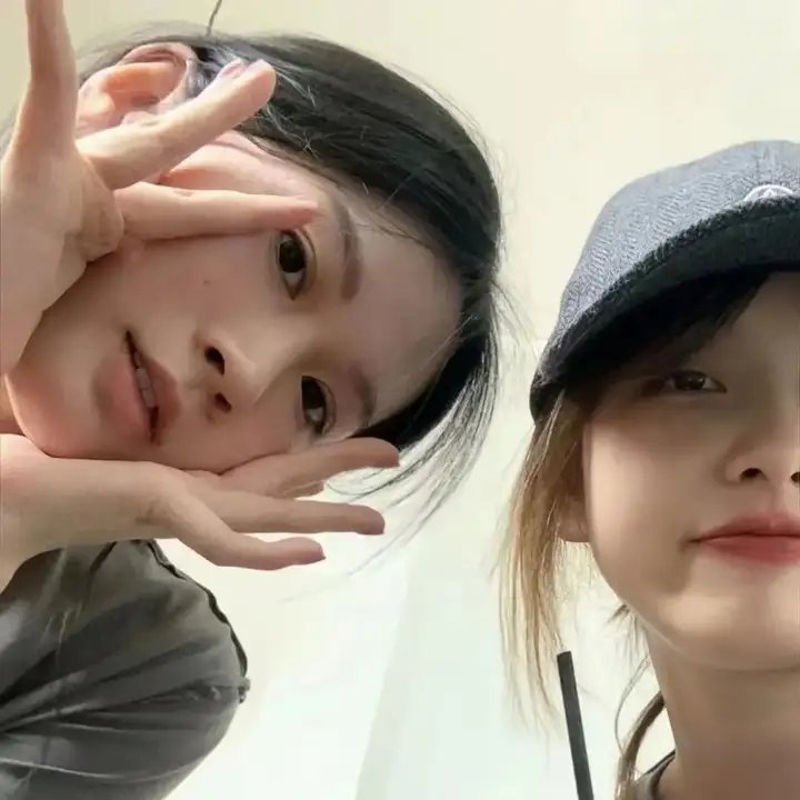 阳台上的女人们